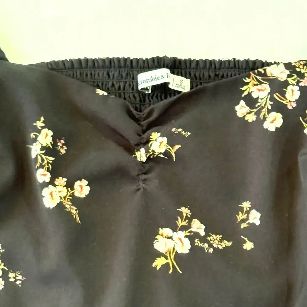 Abercrombie & Fitch Black Floral Smocked Puff Sleeve Crop Top Size S Cottagecore